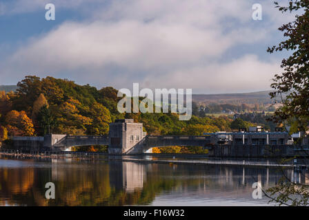 Pitlochry Dam gesehen von Loch Pitlorchy, Perthshire, Schottland Stockfoto