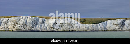 Die weißen Kreidefelsen von Dover entlang den Ärmelkanal in Kent, England, UK Stockfoto