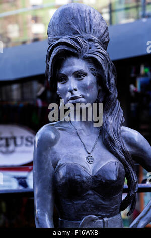 Statue von Sängerin; Amy Winehouse; Camden Market London; England; UK Stockfoto