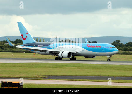 Thomson Airways Boeing 767-304 etwa abzunehmen an der Flughafen Manchester (UK) Stockfoto