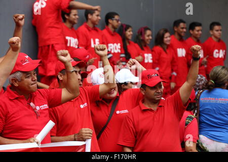 Caracas, Venezuela. 28. August 2015. Bewohner nehmen Teil an einer Demonstration gegen Paramilitarismus in Caracas, Venezuela, am 28. August 2015. © Gregorio Teran/AVN/Xinhua/Alamy Live-Nachrichten Stockfoto