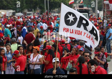 Caracas, Venezuela. 28. August 2015. Bewohner nehmen Teil an einer Demonstration gegen Paramilitarismus in Caracas, Venezuela, am 28. August 2015. © Gregorio Teran/AVN/Xinhua/Alamy Live-Nachrichten Stockfoto