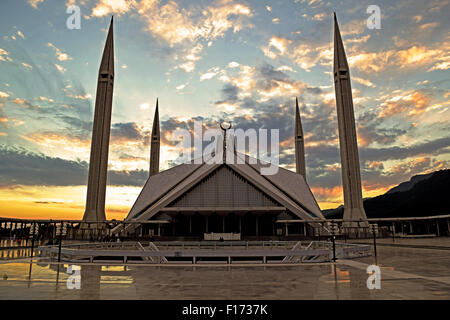 Faisal-Moschee in der Abenddämmerung Stockfoto