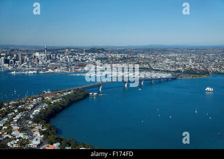 Northcote Punkt, Auckland Harbour Bridge, Waitemata Harbour und CBD, Auckland, Nordinsel, Neuseeland - Antenne Stockfoto