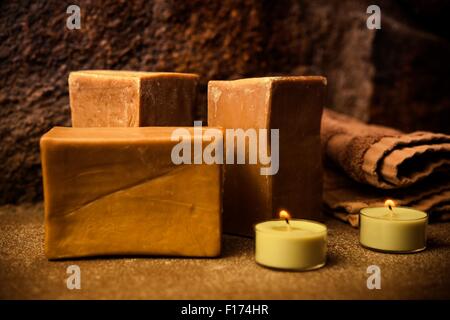 Baum-Bars von Aleppo-Seife oder syrische Seife. Harte Seife aus Olivenöl und Lauge hergestellt. Stockfoto
