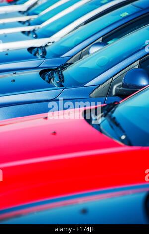 Auto Hersteller Lager. Moderne Fahrzeuge bestand. Auto-Fabrik neue Lager Nahaufnahme. Stockfoto