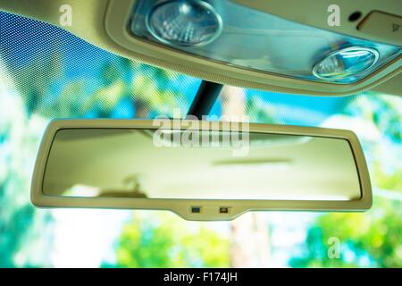 Auto Rückspiegel. Auto Innenspiegel Nahaufnahme. Stockfoto