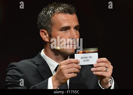 Monaco, Monaco. 28. August 2015. Ehemaliger Schweizer Spieler ALEXANDER FREI zeigt den Namen des Apoel FC in der UEFA Europa League zieht 2015 - 16 im Grimaldi Forum. Bildnachweis: Marcio Machado/ZUMA Draht/Alamy Live-Nachrichten Stockfoto