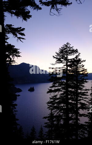 Kratersee und the Phantom Ship. Stockfoto