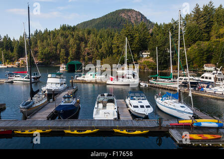 Marina und Boote in Madeira Park an der Sunshine Coast in British Columbia, Kanada Stockfoto