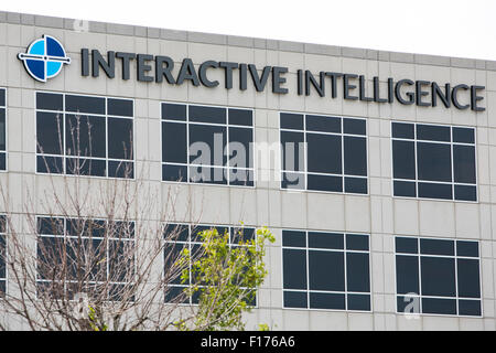 Ein Logo Zeichen außerhalb der Sitz der Interactive Intelligence, Inc., in Indianapolis, Indiana am 15. August 2015. Stockfoto