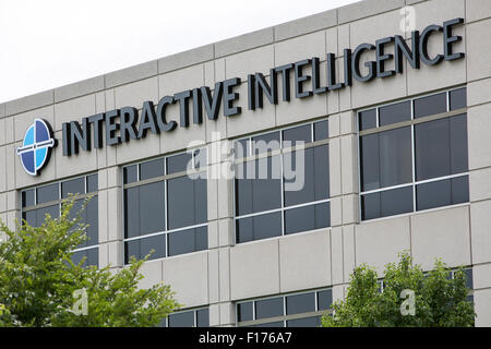 Ein Logo Zeichen außerhalb der Sitz der Interactive Intelligence, Inc., in Indianapolis, Indiana am 15. August 2015. Stockfoto