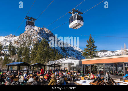 Gondel im Village, Squaw Valley Resort, Lake Tahoe, Kalifornien Stockfoto