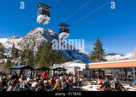 Gondel im Village, Squaw Valley Resort, Lake Tahoe, Kalifornien Stockfoto