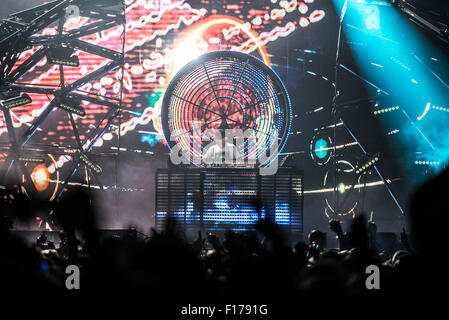 Leeds, UK. 28. August 2015. Deadmou5 Schlagzeile ist der NME-Bühne beim Leeds Festival, Braham Park 28.08.2015 Credit: Gary Mather/Alamy Live News Stockfoto