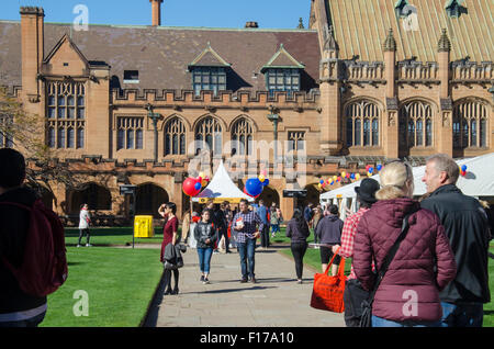 Sydney Australia 29. August 2015: University of Sydney öffnete seine Türen heute für Studenten, die im Jahr 2016 anmelden. Eine breite Palette von Kursen waren erste Universität Australiens, von traditionellen bis hin zu den neuen Ultra für Diplomanden und Doktoranden, Post. Offene Zeit für Universitäten im späten August und September mit anderen Uni einschließlich UTS und Notre Dame auch offen heute und Uni von New South Wales zusammen mit Uni of Western Sydney öffnen ihre Türen in den kommenden Wochen. Bildnachweis: Sydney Fotograf/Alamy Live-Nachrichten Stockfoto