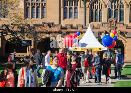 Sydney Australia 29. August 2015: University of Sydney öffnete seine Türen heute für Studenten, die im Jahr 2016 anmelden. Eine breite Palette von Kursen waren erste Universität Australiens, von traditionellen bis hin zu den neuen Ultra für Diplomanden und Doktoranden, Post. Offene Zeit für Universitäten im späten August und September mit anderen Uni einschließlich UTS und Notre Dame auch offen heute und Uni von New South Wales zusammen mit Uni of Western Sydney öffnen ihre Türen in den kommenden Wochen. Bildnachweis: Sydney Fotograf/Alamy Live-Nachrichten Stockfoto