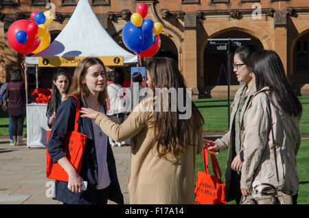 Sydney Australia 29. August 2015: University of Sydney öffnete seine Türen heute für Studenten, die im Jahr 2016 anmelden. Eine breite Palette von Kursen waren erste Universität Australiens, von traditionellen bis hin zu den neuen Ultra für Diplomanden und Doktoranden, Post. Offene Zeit für Universitäten im späten August und September mit anderen Uni einschließlich UTS und Notre Dame auch offen heute und Uni von New South Wales zusammen mit Uni of Western Sydney öffnen ihre Türen in den kommenden Wochen. Bildnachweis: Sydney Fotograf/Alamy Live-Nachrichten Stockfoto