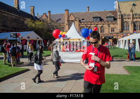 Sydney Australia 29. August 2015: University of Sydney öffnete seine Türen heute für Studenten, die im Jahr 2016 anmelden. Eine breite Palette von Kursen waren erste Universität Australiens, von traditionellen bis hin zu den neuen Ultra für Diplomanden und Doktoranden, Post. Offene Zeit für Universitäten im späten August und September mit anderen Uni einschließlich UTS und Notre Dame auch offen heute und Uni von New South Wales zusammen mit Uni of Western Sydney öffnen ihre Türen in den kommenden Wochen. Bildnachweis: Sydney Fotograf/Alamy Live-Nachrichten Stockfoto