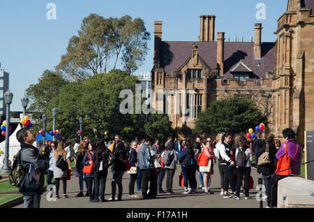 Sydney Australia 29. August 2015: University of Sydney öffnete seine Türen heute für Studenten, die im Jahr 2016 anmelden. Eine breite Palette von Kursen waren erste Universität Australiens, von traditionellen bis hin zu den neuen Ultra für Diplomanden und Doktoranden, Post. Offene Zeit für Universitäten im späten August und September mit anderen Uni einschließlich UTS und Notre Dame auch offen heute und Uni von New South Wales zusammen mit Uni of Western Sydney öffnen ihre Türen in den kommenden Wochen. Bildnachweis: Sydney Fotograf/Alamy Live-Nachrichten Stockfoto