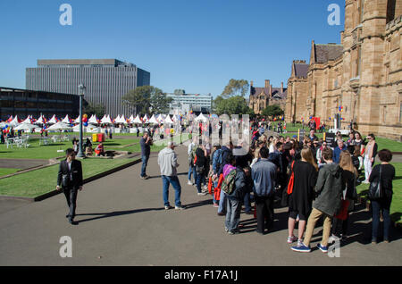 Sydney Australia 29. August 2015: University of Sydney öffnete seine Türen heute für Studenten, die im Jahr 2016 anmelden. Eine breite Palette von Kursen waren erste Universität Australiens, von traditionellen bis hin zu den neuen Ultra für Diplomanden und Doktoranden, Post. Offene Zeit für Universitäten im späten August und September mit anderen Uni einschließlich UTS und Notre Dame auch offen heute und Uni von New South Wales zusammen mit Uni of Western Sydney öffnen ihre Türen in den kommenden Wochen. Bildnachweis: Sydney Fotograf/Alamy Live-Nachrichten Stockfoto