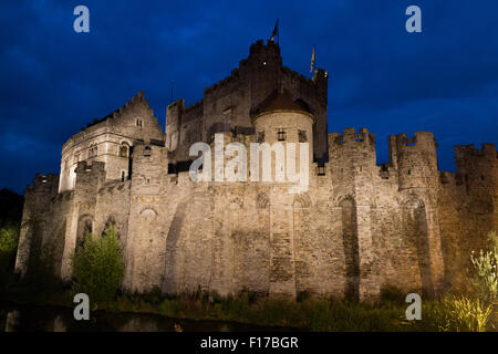 Burg Gravensteen in Ghend, Belgien bei Nacht Stockfoto