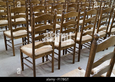 Leere Kirche Stühle in der Sint-Michielskerk in Ghend, Belgien Stockfoto