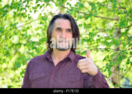 Porträt des Amiddle im Alter Mann in der Natur Stockfoto