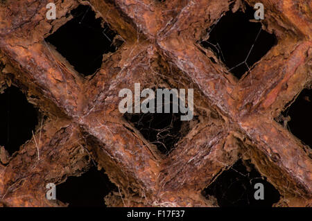 Nahaufnahme einer rostigen Rost-Abdeckung Stockfoto