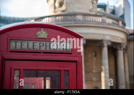 Rote Telefonzelle in London, England Stockfoto