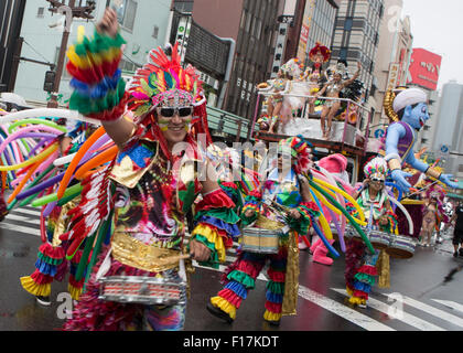 Tokio, Japan. 29. August 2015. Tänzer bei der 34. Asakusa Samba-Karneval in Tokios Asakusa Bezirk auf Samstag, 29. August 2015. Der jährliche Samba-Karneval lockte einige tausend Zuschauer und Teilnehmer. Bildnachweis: AFLO/Alamy Live-Nachrichten Stockfoto