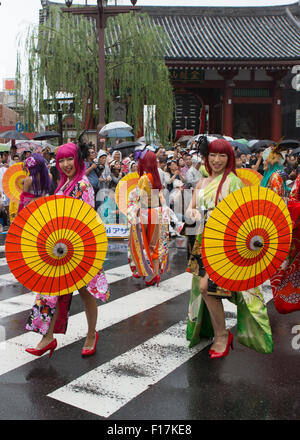 Tokio, Japan. 29. August 2015. Japanischen Tänzer während der 34. Asakusa Samba-Karneval in Tokios Asakusa Bezirk auf Samstag, 29. August 2015. Der jährliche Samba-Karneval lockte einige tausend Zuschauer und Teilnehmer. Bildnachweis: AFLO/Alamy Live-Nachrichten Stockfoto