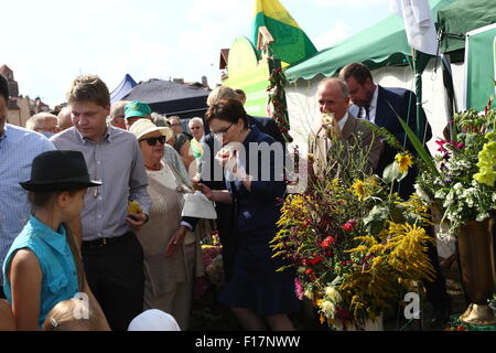 Tczew, Polen 29. August 2015 der polnische Premierminister Ewa Kopacz besucht Tczew um das jährliche Fest der polnischen Allotment Garden Association teilzunehmen. Kopacz sprach während des Festes, und traf sich mit Vereinsmitgliedern. Bildnachweis: Michal Fludra/Alamy Live-Nachrichten Stockfoto