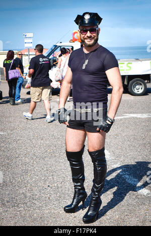 Margate, Kent, UK. 29. August 2015. Mailand, eine slowakische Leben in Deal trägt seine besten versaute Stiefel und freut sich auf die Teilnahme an der Kent Pride feiern in der Küstenstadt Stadt Margate. Alamy Live News/Fotograf: Kredit: Gordon Scammell Stockfoto