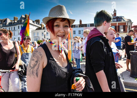 Margate, Kent, UK. 29. August 2015. Riesige Menschenmengen aus ganz Europa versammeln sich in der Küstenstadt Margate, Kent Pride 2015 feiern. Alamy Live News/Fotograf: Kredit: Gordon Scammell Stockfoto