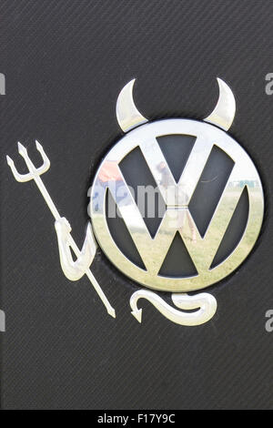 1966 aufgeteilt Vorderansicht eines Volkswagens Bildschirm Wohnmobil "Devil VW Abzeichen" Stockfoto