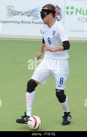 Hereford, Großbritannien. 29. August 2015. IBSA Blind Fußball Europameisterschaft 2015 - 3./4. Spiel um Platz 3-England gegen Spanien. Punkt 4, Royal National College for the Blind, Hereford. Englands Jono Heenan. Bildnachweis: James Maggs/Alamy Live-Nachrichten Stockfoto