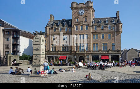 Newtongrange Silber Band spielt auf Tower Place The Shore in Leith, Edinburgh, Schottland während des internationalen Festivals Stockfoto