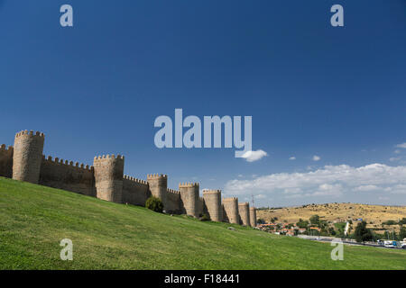 Avila, Spanien - 10. august 2015: mittelalterliche Stadtmauern in Avila. Als der am besten erhaltene in Europa, Avila, Spanien Stockfoto