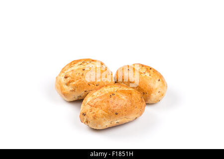 Roll-Brötchen mit Sesam auf weißem Hintergrund Stockfoto