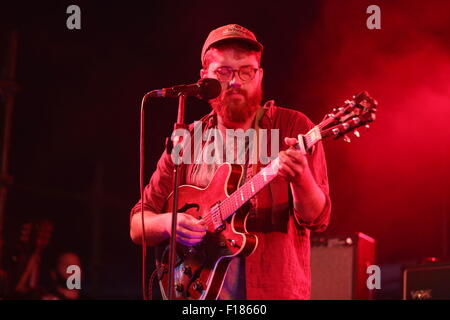 Leeds, Yorkshire, Großbritannien. 29. August 2015. Bärenhöhle führen Sie live auf die Festspielbühne Republik beim Leeds Festival 2015 Stockfoto