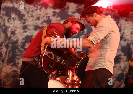 Leeds, Yorkshire, Großbritannien. 29. August 2015. Bärenhöhle führen Sie live auf die Festspielbühne Republik beim Leeds Festival 2015 Stockfoto