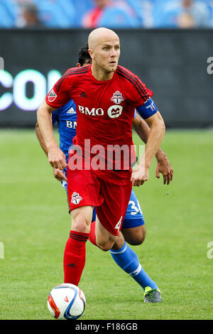 Toronto, Ontario. 29. August 2015. Toronto FC Mittelfeldspieler Michael Bradley (4) bewegt sich mit dem Ball während des Spiels MLS zwischen Montreal Impact und der Toronto FC im BMO Field in Toronto, Ontario. © Csm/Alamy Live-Nachrichten Stockfoto