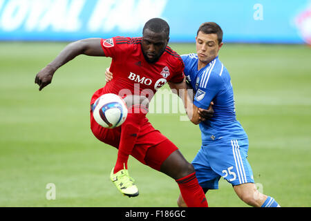 Toronto, Ontario. 29. August 2015. Toronto FC vorwärts Jozy Altidore (17) versucht, den Ball zu kontrollieren, während das MLS-Spiel zwischen Montreal Impact und der Toronto FC im BMO Field in Toronto, Ontario. © Csm/Alamy Live-Nachrichten Stockfoto