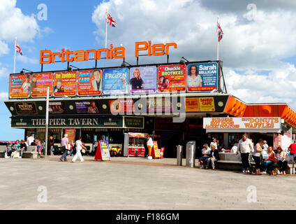 Great Yarmouth, UK. 29. August 2015. Urlauber genießen die August Bank Holiday-Sonne im Badeort von Great Yarmouth, Norfolk am 29. August 2015 Credit: KEITH MAYHEW/Alamy Live News Stockfoto