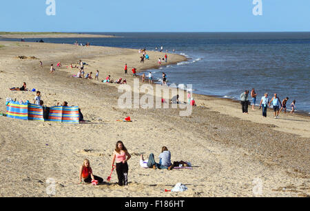 Great Yarmouth, UK. 29. August 2015. Urlauber genießen die August Bank Holiday-Sonne im Badeort von Great Yarmouth, Norfolk am 29. August 2015 Credit: KEITH MAYHEW/Alamy Live News Stockfoto