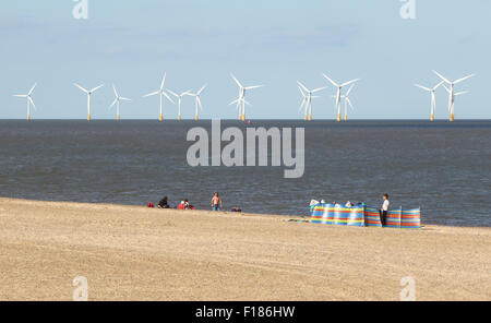 Great Yarmouth, UK. 29. August 2015. Urlauber genießen die August Bank Holiday-Sonne im Badeort von Great Yarmouth, Norfolk am 29. August 2015 Credit: KEITH MAYHEW/Alamy Live News Stockfoto