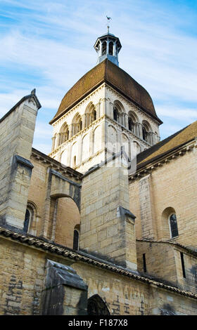 Der Glockenturm, der Glockenturm der Basilika Kathedrale Notre Dame in Beaune, Burgund, Frankreich Stockfoto