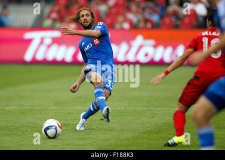 Toronto, Ontario. 29. August 2015. Montreal Impact Mittelfeldspieler Marco Donadel (33) macht einen Pass während des MLS-Spiels zwischen Montreal Impact und der Toronto FC im BMO Field in Toronto, Ontario. © Csm/Alamy Live-Nachrichten Stockfoto