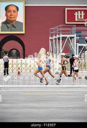 Peking, China. 30. August 2015. Sportler während der Frauen Marathon-Finale bei den Weltmeisterschaften 2015 in Peking, Hauptstadt von China, 30. August 2015 konkurrieren. © Wang Haofei/Xinhua/Alamy Live-Nachrichten Stockfoto